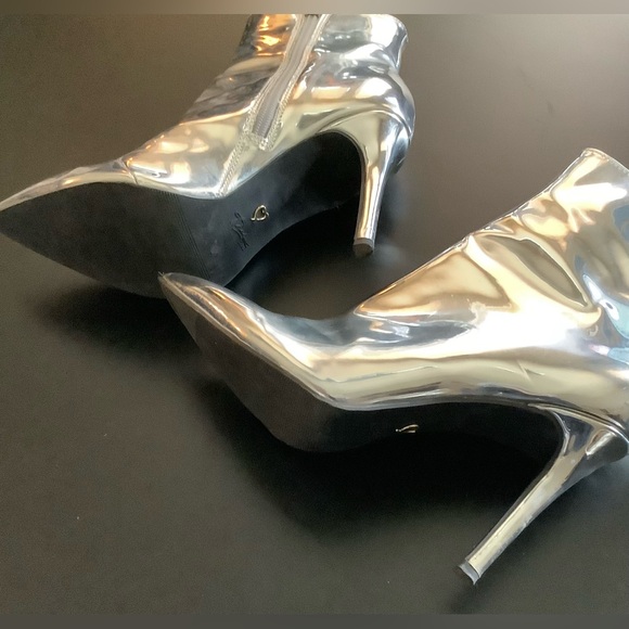 Thalia Sodi Metallic Silver Heeled Boots - Picture 5 of 5